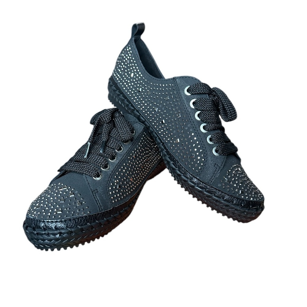 Italina Black Sz 7.5 👟Studded Sneakers